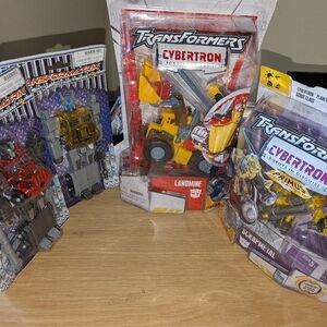 Cybertron Action Figure Set - Collectables